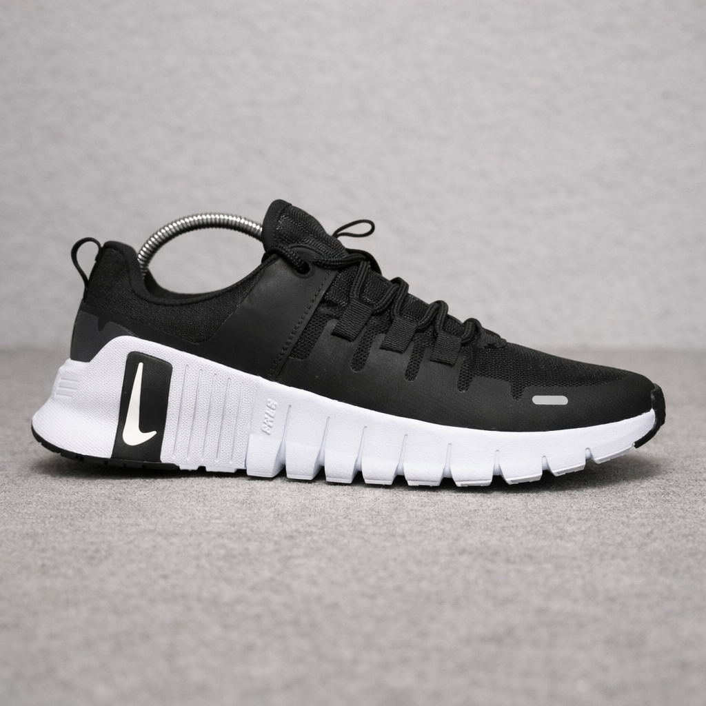 NIKE FREE DAMA