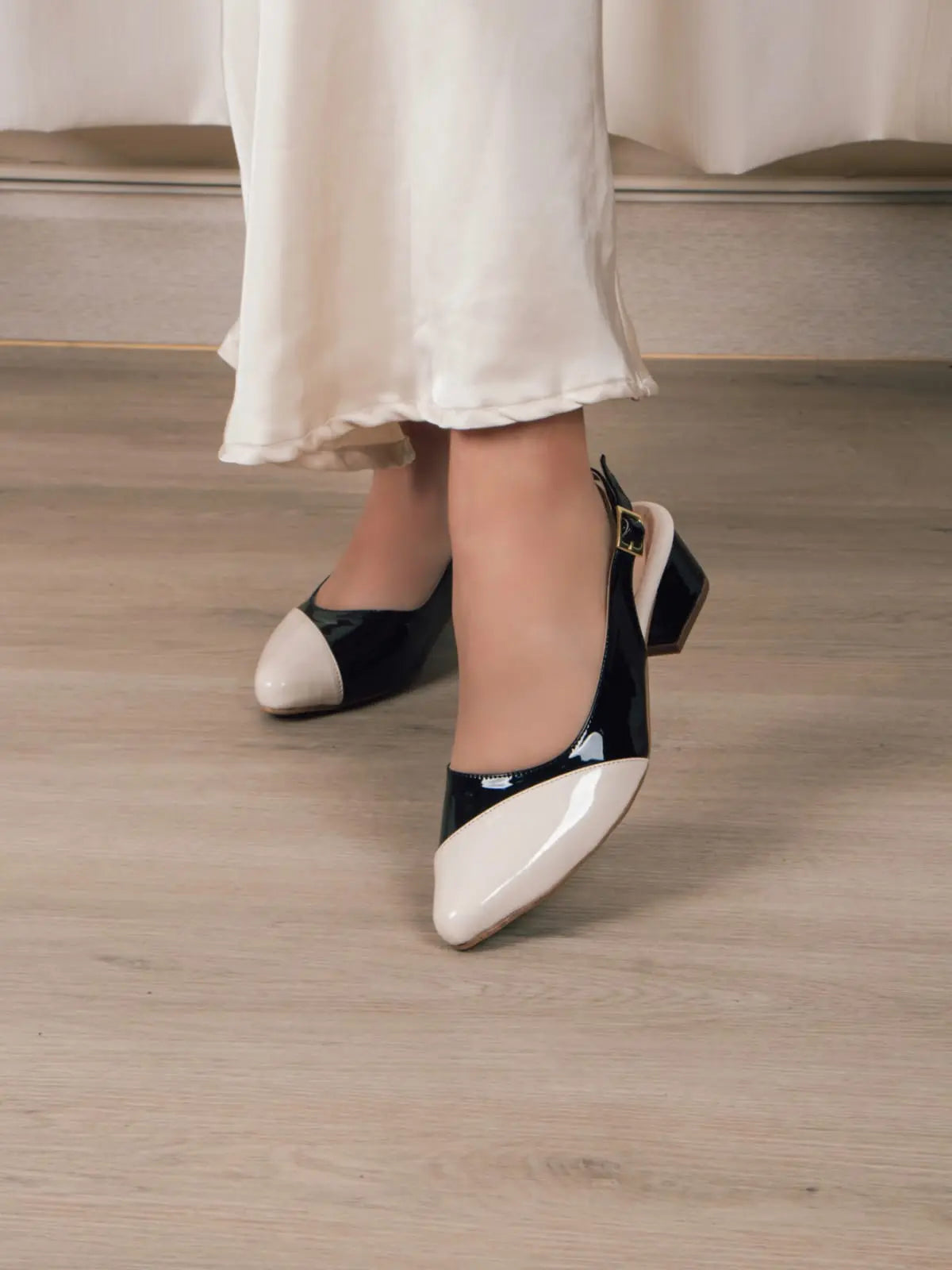 Zapato Tacón Bajo para Mujer Anastasia Negro Beige - VEVANT Colombia